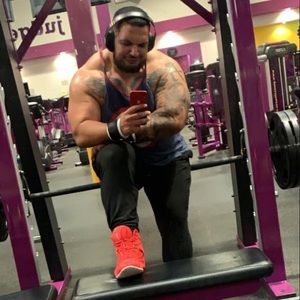 Meet your Posher, Haris